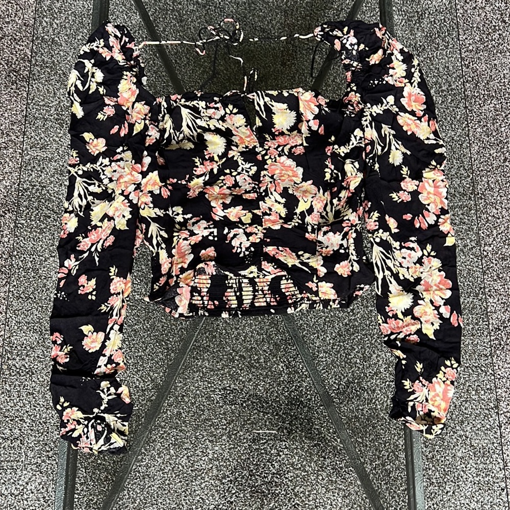 31. Hilary Printed Top in Black Combo - Picture 5 of 7